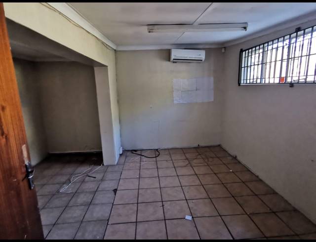 40M² OFFICE RENTED IN RUSTENBURG CENTRAL